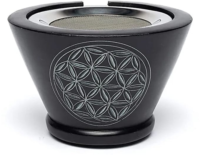 Wierookbrander zeepsteen zwart Bloem des Levens met zeef – 7 cm x 13 cm