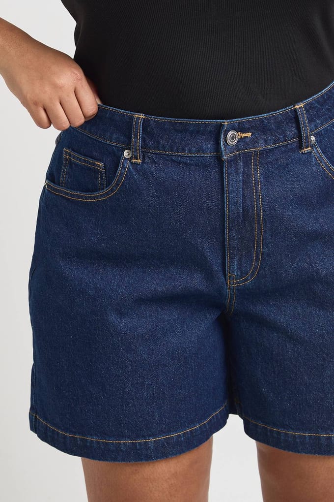 boohoo Dames Plus Boyfriend Denimshorts | Indigo | Maat: 56