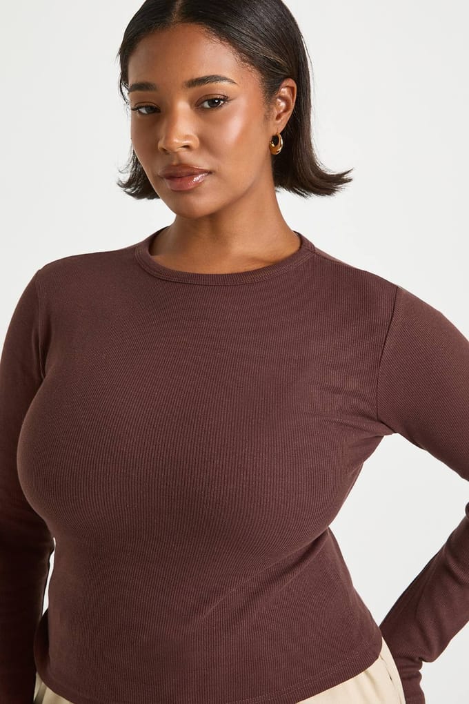 boohoo Dames Plus Basic geribbelde lange mouwen aansluitende longline-top | Chocoladebruin | Maat: 44