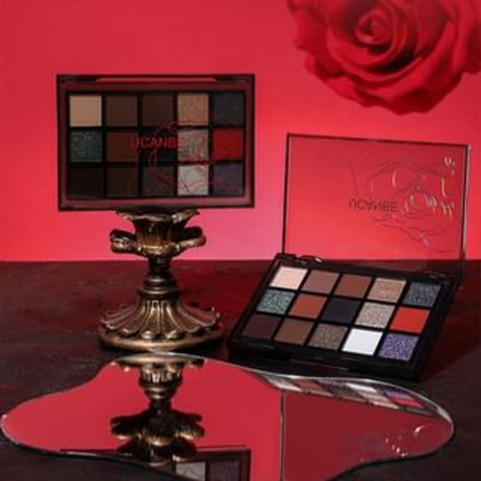 UCANBE  - Red Robe 15-Color Eyeshadow Palette 10.8g