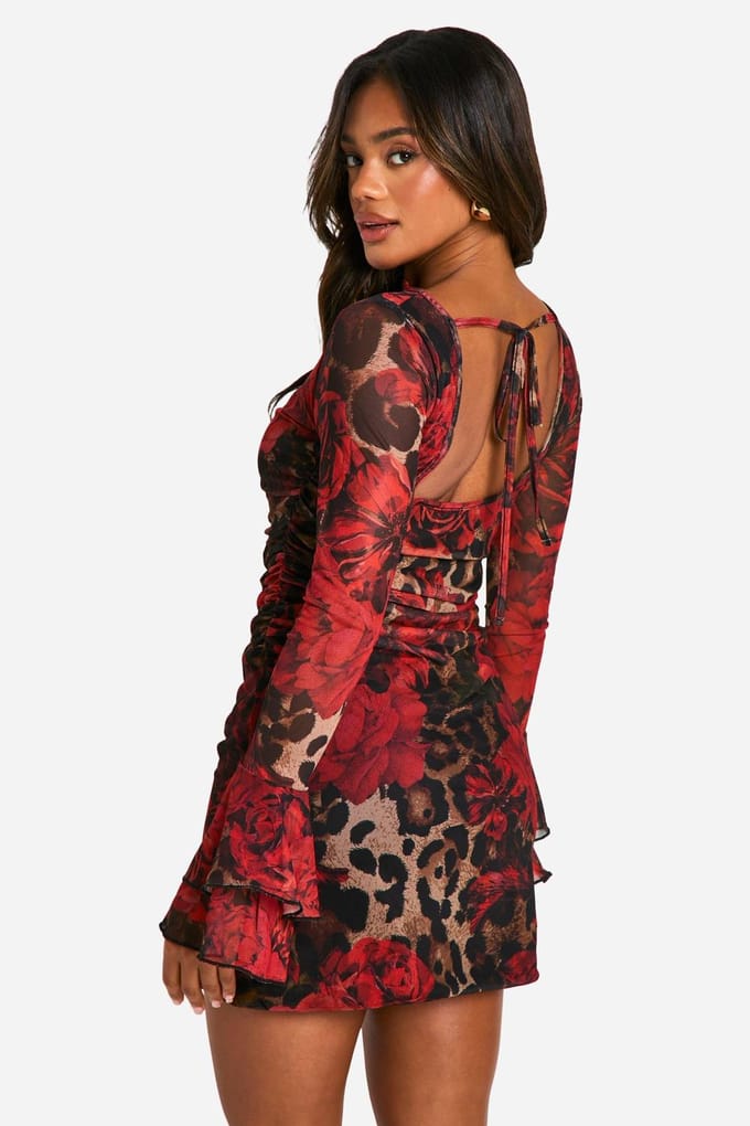 boohoo Dames Slash Neck Mixed Leopard Print Flare Sleeve Mini Dress | Maat: 10