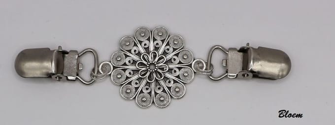 Frutsels by Es -Vestsluiting - Vestclip - Sjaalspeld - Vestklem - Bloem - Zilverkleurig