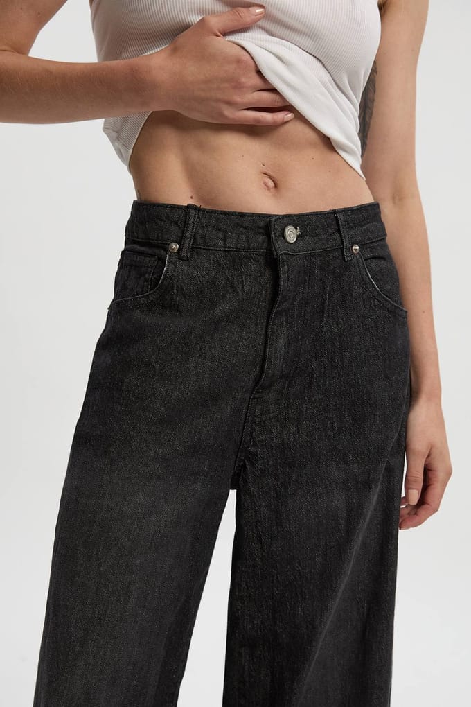 boohoo Dames Petite Basic Super Wide Leg Jean | Washed Black | Maat: 6/28L