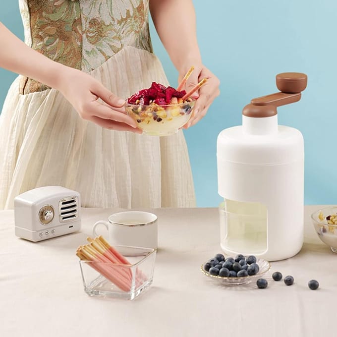 Handmatige IJsmaker - Crusher IJsmachine - Zelf IJsmaken - Compact Ontwerp - Klein Formaat - Wit