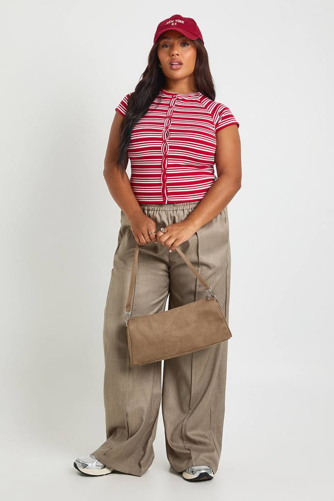 boohoo Dames Plus met knoopsluiting gestreepte top met capmouwen | Rood | Maat: 46