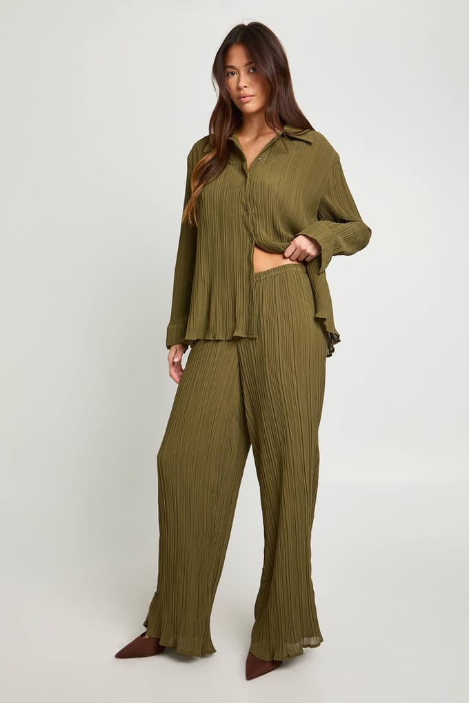 boohoo Dames Plisse wijde pijpenbroeken | Olive | Maat: 6
