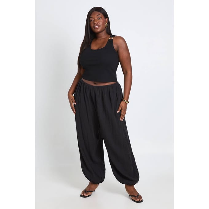 boohoo Dames Plus Katoenen Gaas Ballonbroek Met Elastische Taille | Zwart | Maat: 48