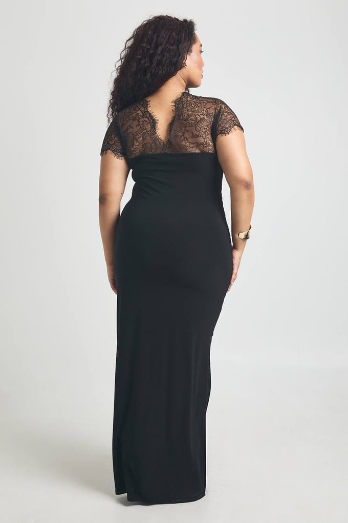 boohoo Dames Plus Kanten Inzet V-hals Maxi Jurk | Zwart | Maat: 52