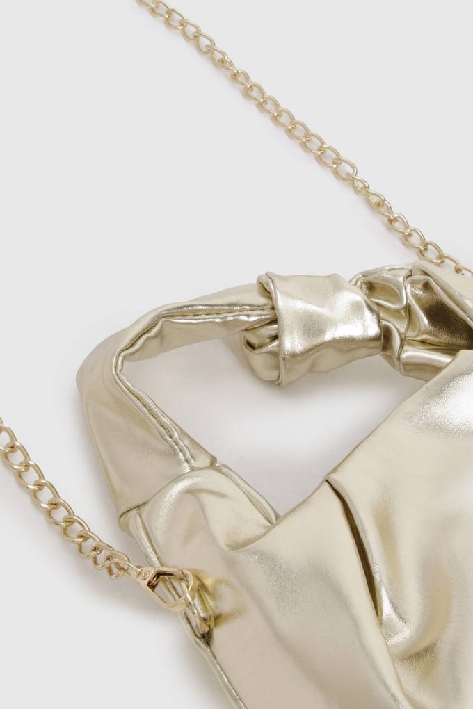boohoo Dames Metallic PU Knot Grab Bag | Gold