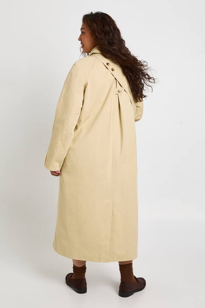 boohoo Dames PLUS LONGLINE TRENCHCOAT MET BijPASSEN TAS | Stone | Maat: 28