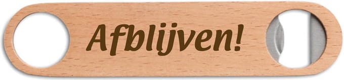 Gegraveerde bieropener/flesopener met de tekst Afblijven