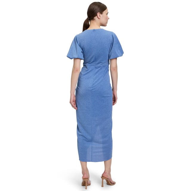 Cocktailjurk in wikkellook