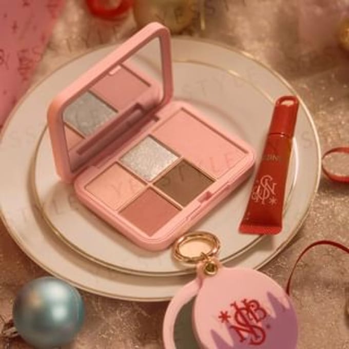 Snidel Beauty - Holiday Collection Makeup Coffret Cheers Again 3 pcs