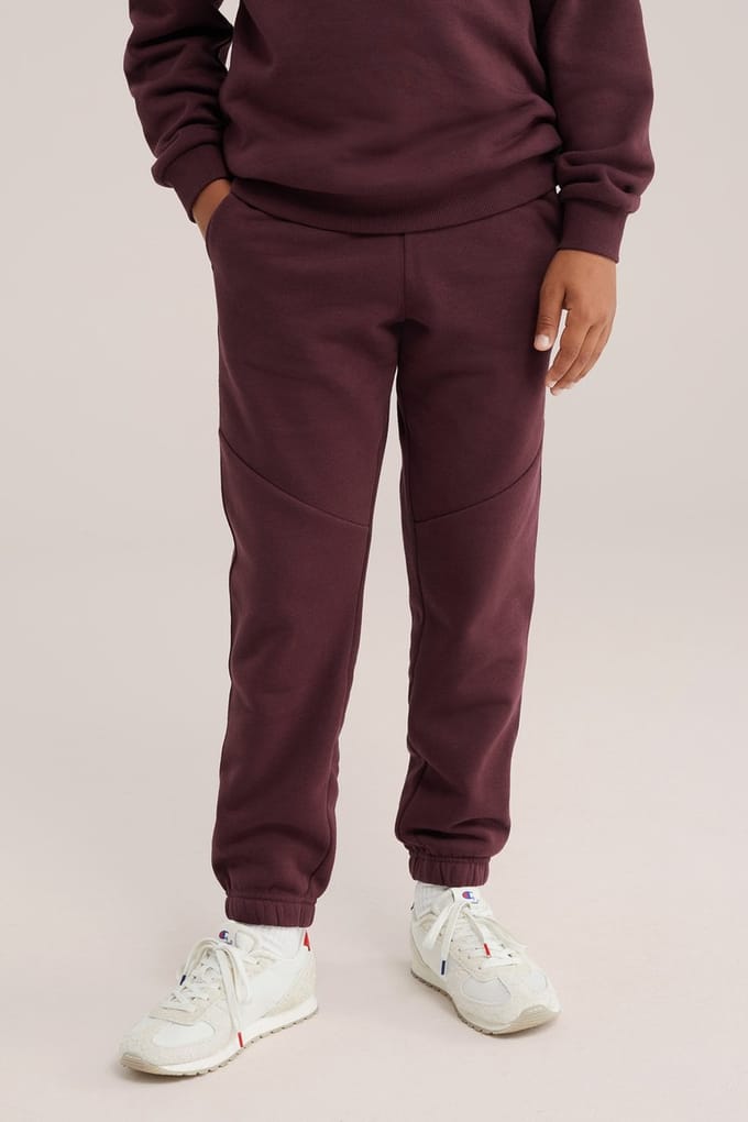 WE Fashion Jongens regular fit joggingbroek met embroidery