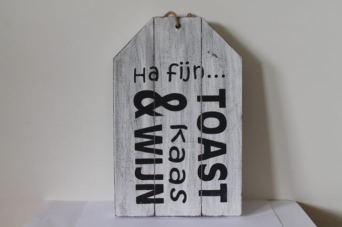 tekstbord wit: Ha fijn toast kaas & wijn