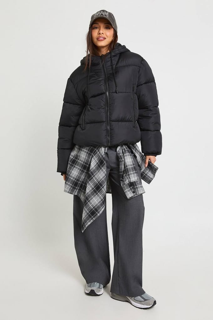 boohoo Dames Gevulde pufferjas met capuchon | Black | Maat: 6