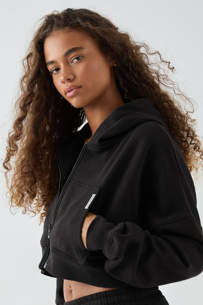 Dames DSGN Studio Boxy Crop Hoodie | Zwart | Maat: Small