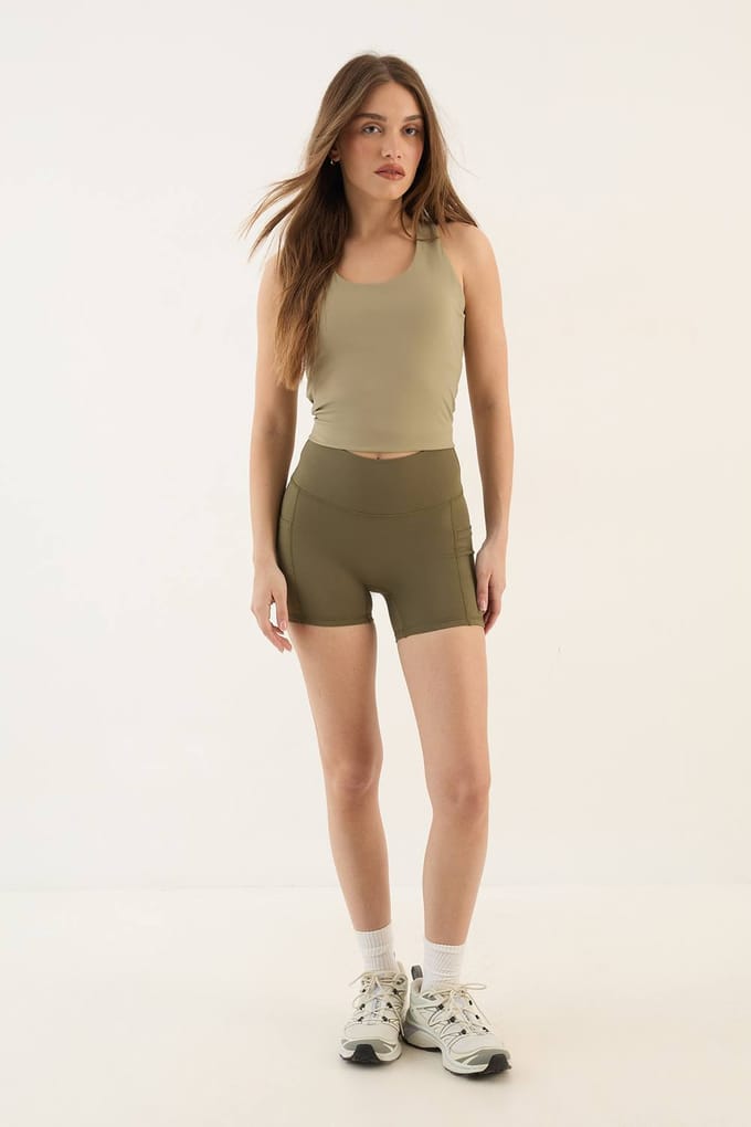 Dames Dsgn Studio Sculpt Racerback Gevoerd Sporttopje | Washed Khaki | Maat: Medium