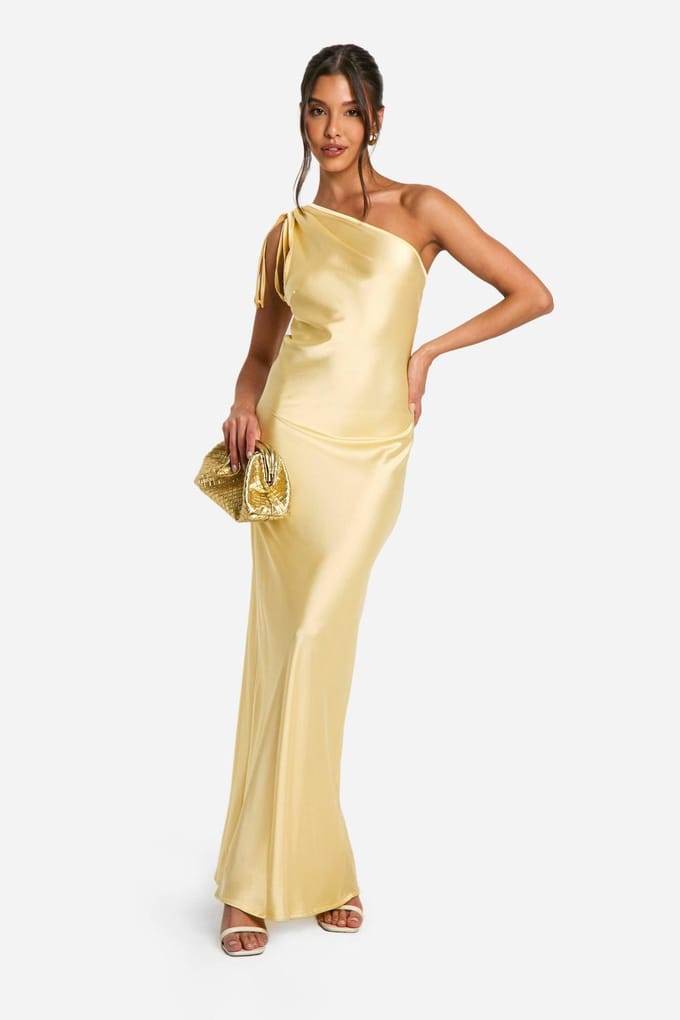 boohoo Dames Satijn One Shoulder Maxi Jurk | Butter | Maat: 18