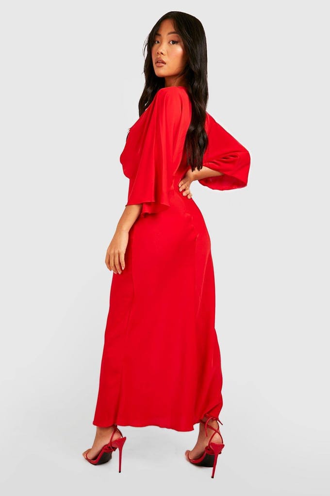 boohoo Dames Petite Schuine Snit Maxi Jurk met Engelenmouwen | Rood | Maat: 42