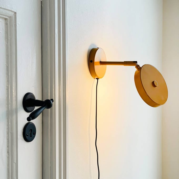 Dyberg Larsen LED wandlamp Starlight, geel, Ø 14 cm, dimbaar.