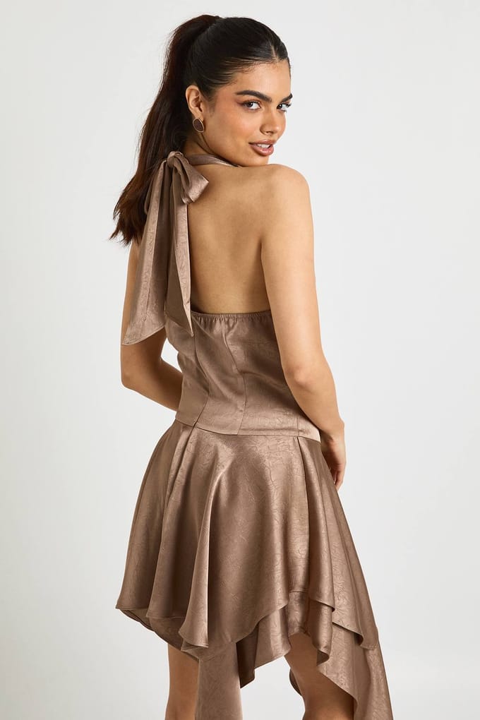 boohoo Dames Gestructureerde Satijnen Cowl Hals Mini Jurk | Mocha | Maat: 8