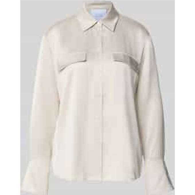 Satijnen blouse met knoopsluiting - curated by Anouk Yve