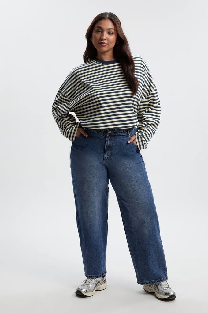 boohoo Dames Plus Basic Boyfriend Jeans | Acid Wash Dark Blue | Maat: 28/30L