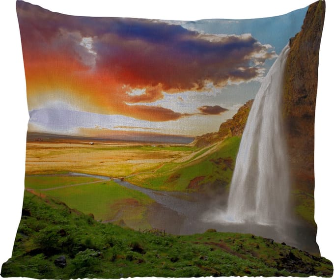 Tuinkussen - Waterval - Rots - Zonsondergang - Bergen - Oranje - 40x40 cm - Weerbestendig