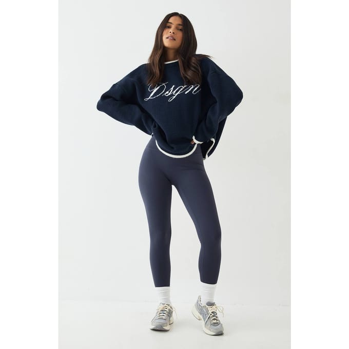 Dames DSGN Studio Script Contrast Oversized Gebreide Trui | Marineblauw | Maat: XS