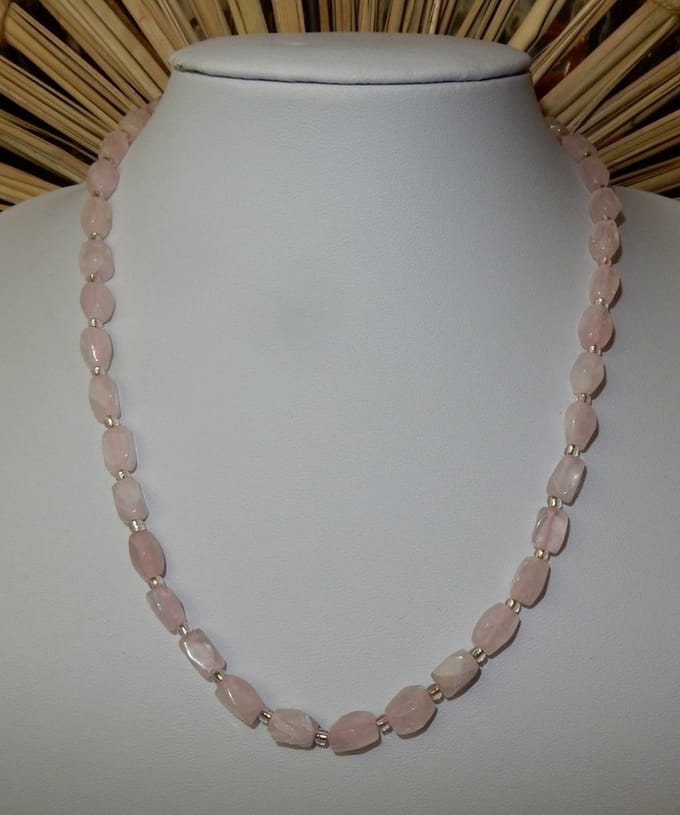 Rozenkwarts Collier