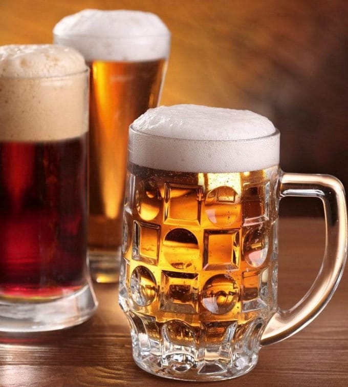 Fotobehang - Beer Mugs 225x250cm - Vliesbehang