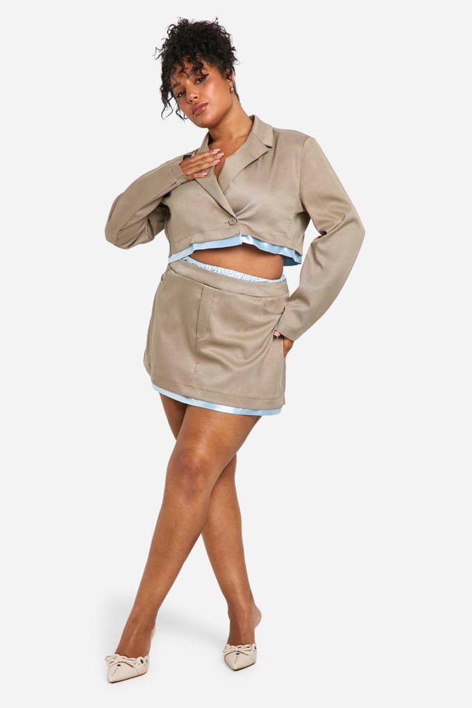 boohoo Dames Plus Satin Raw Hem Blazer | Steen | Maat: 54