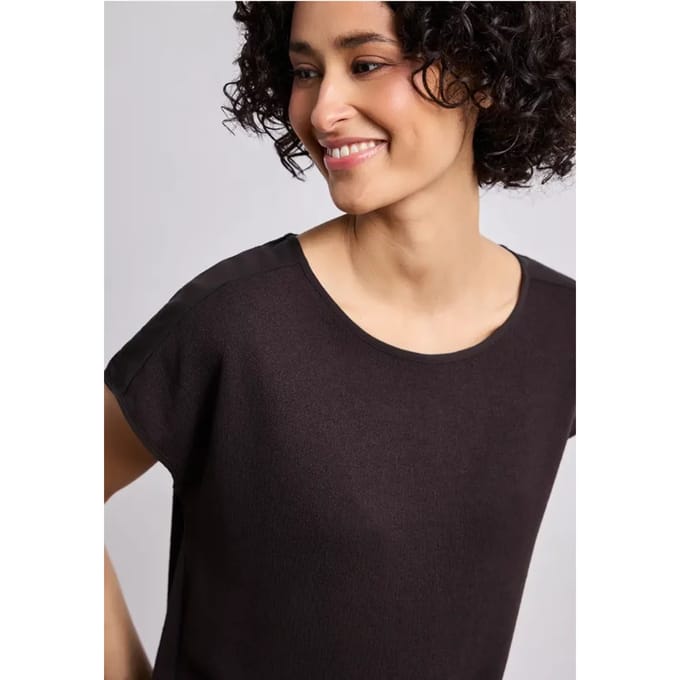 Shirt met boothals en schouderdetails