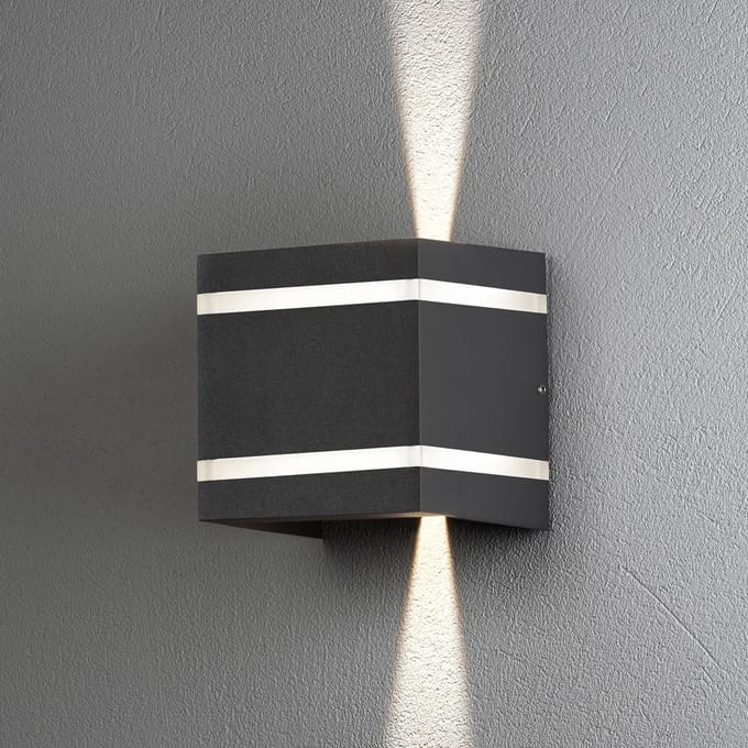 Konstsmide Buitenwandlamp Cremona effectstroken, hoogte 14cm