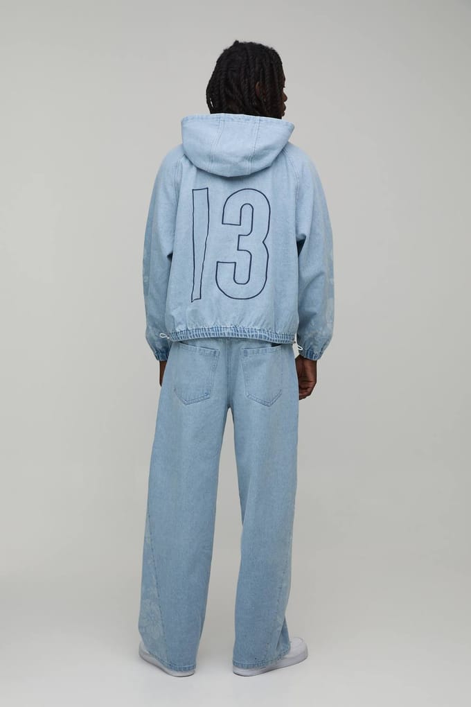 Gebloemde Voetbal Geborduurd Denim Hoodie | Light Wash | Size Medium