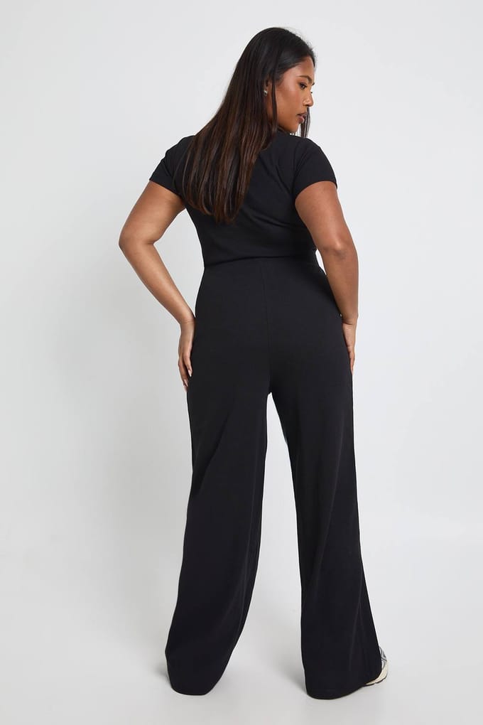 boohoo Dames Plus Basic geribbelde broek met rechte pijpen | Zwart | Maat: 44