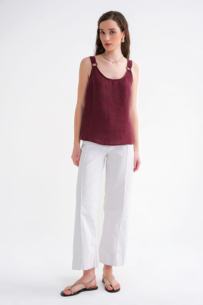 Mouwloze U-halsblouse met ringstrapdetail