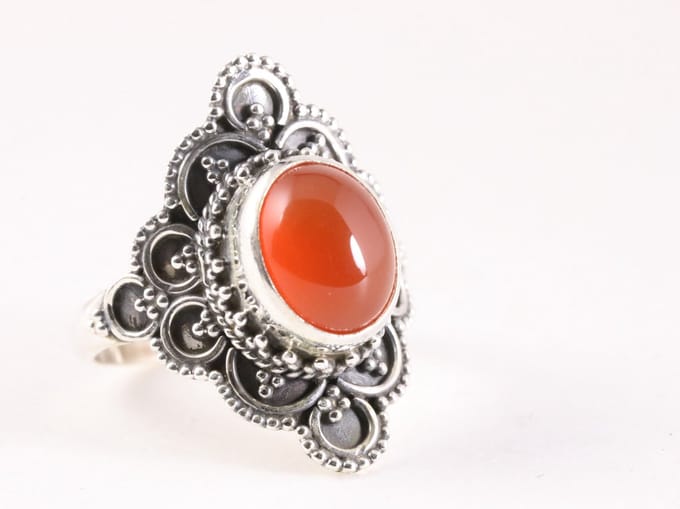 Bewerkte zilveren ring met carneool - maat 19
