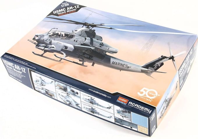 Academy Modelbouwpakket Militaire voertuigen - 12127 USMC AH-1Z - Shark Mouth Plastic - 1:35 - Modelbouw