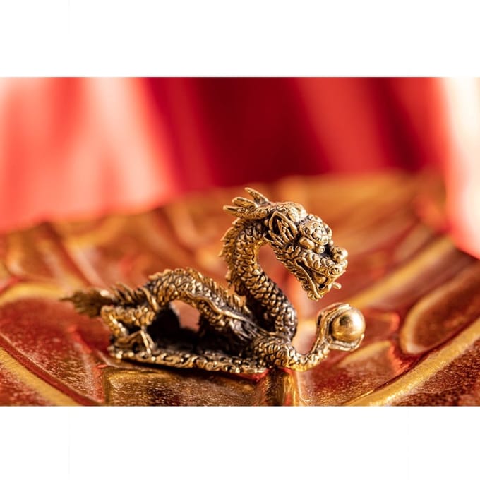 Miniatuur liggende draak messing