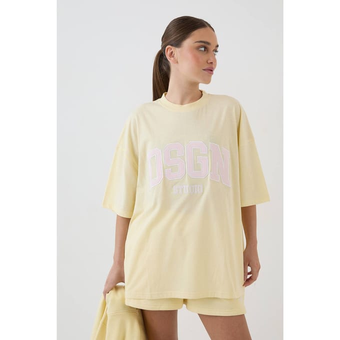 Dames Dsgn Studio Collegiate Applique Oversized T-shirt | Citroen | Maat: Medium