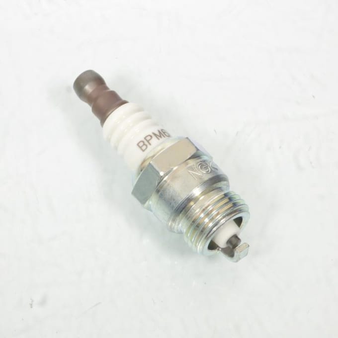 Bougie d'allumage NGK pour Auto BPM6F / 5950 / 10 Neuf