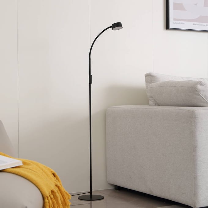 Lindby LED vloerlamp Maori, 140 cm, zwart, CCT, dimbaar