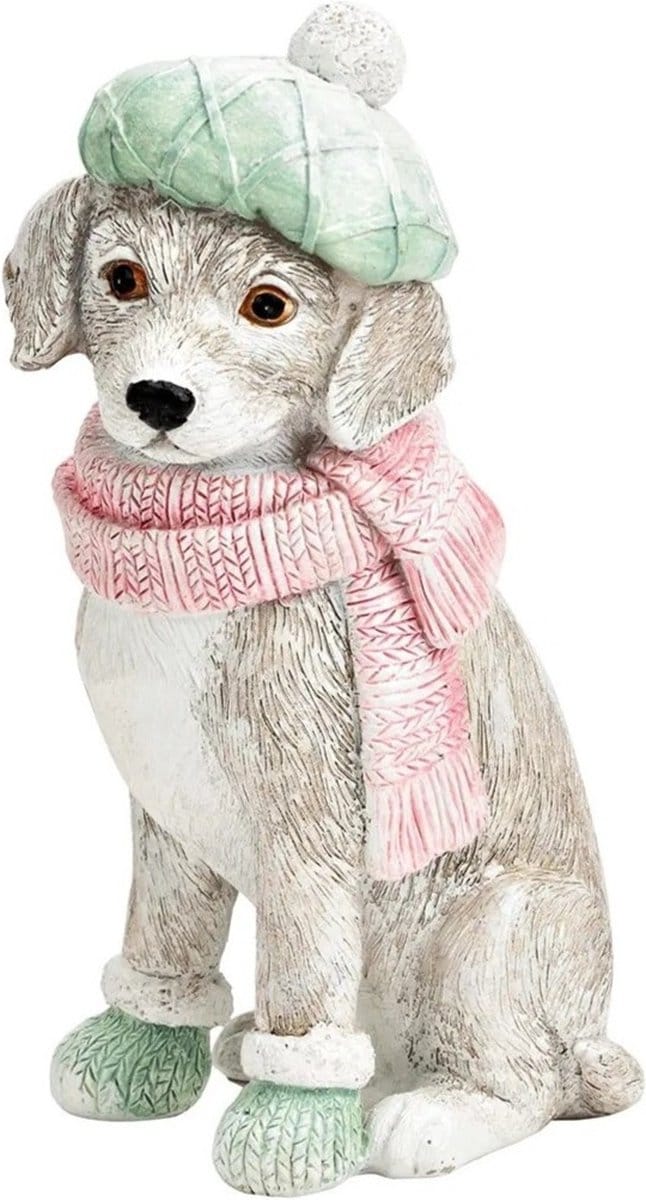 Beeldje winterhond met groene sjaal en roze muts