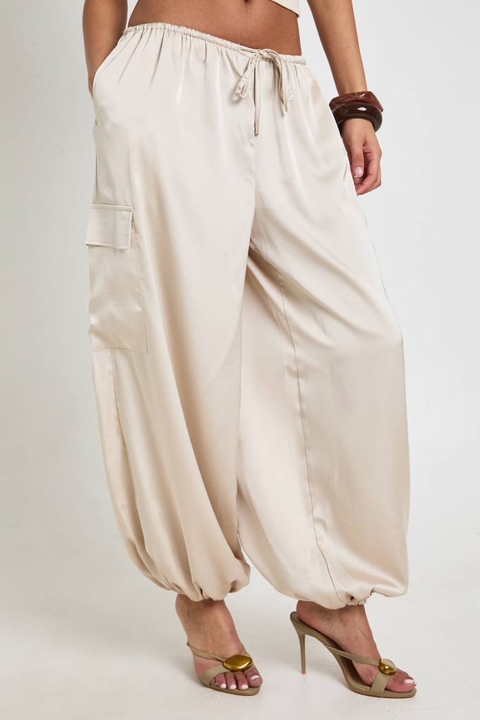 boohoo Dames Satijnen Cargo Ballonbroek | Oester | Maat: 42