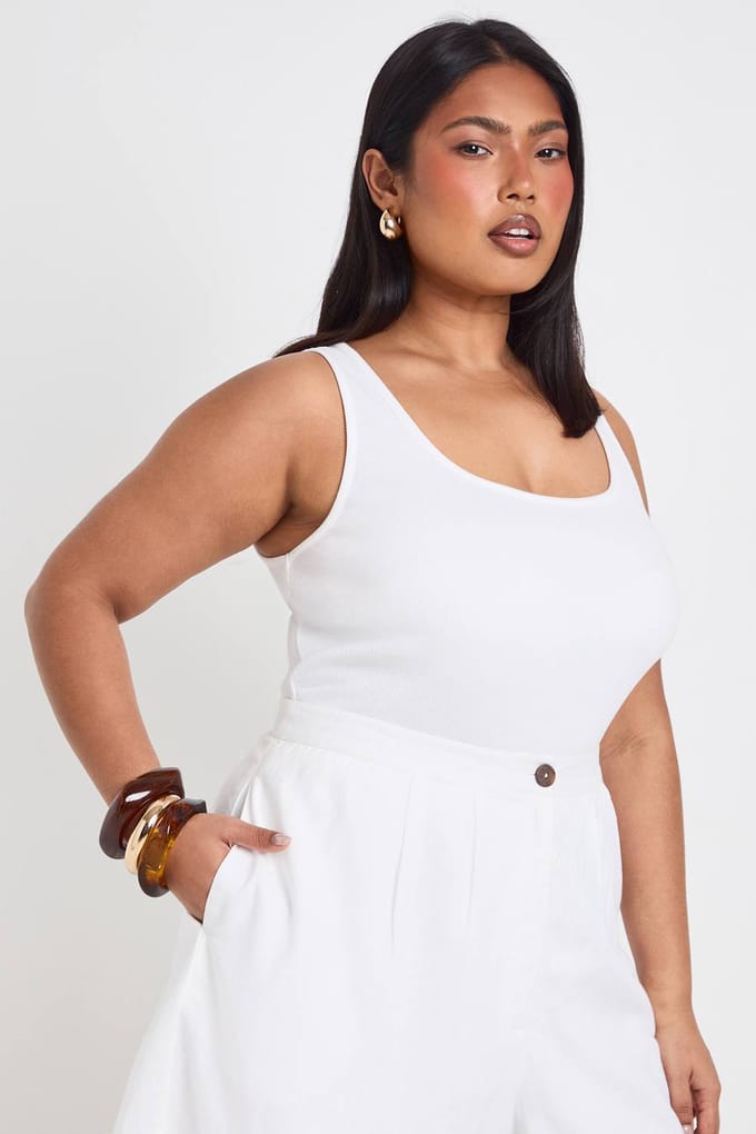 boohoo Dames Plus Linnen Getailleerde Lange Short | Ivoor | Maat: 52