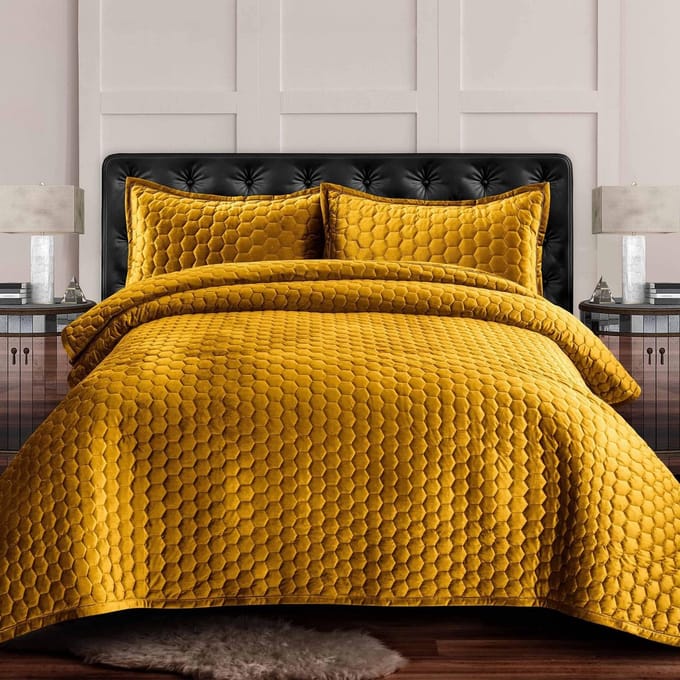 Living Lugano Velvet Oversized Quilt Set, Goud, King
