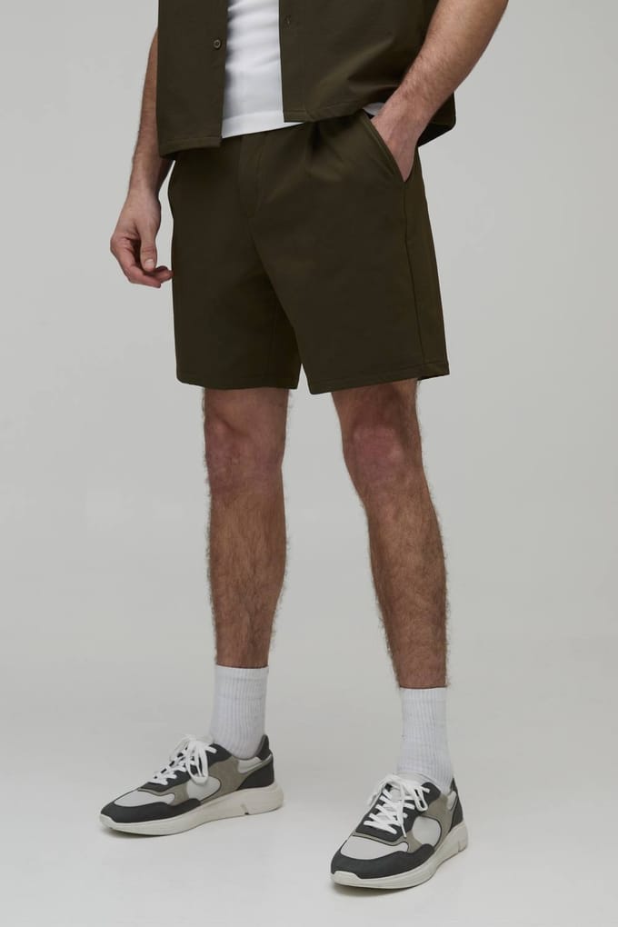 Slim Fit Technische Short Van Middellange Lengte | Khaki | Size Large