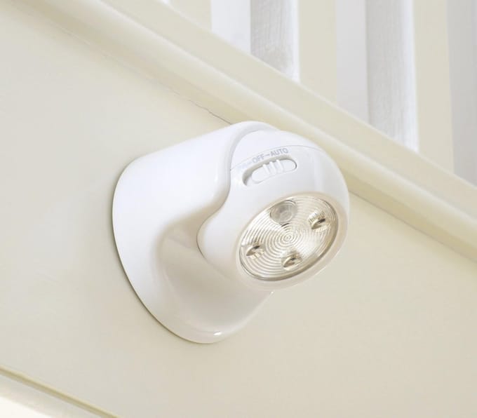 Bewegingsgeactiveerde Draadloze LED Beveiligingslamp met PIR Sensor - Batterijgevoed, Wit